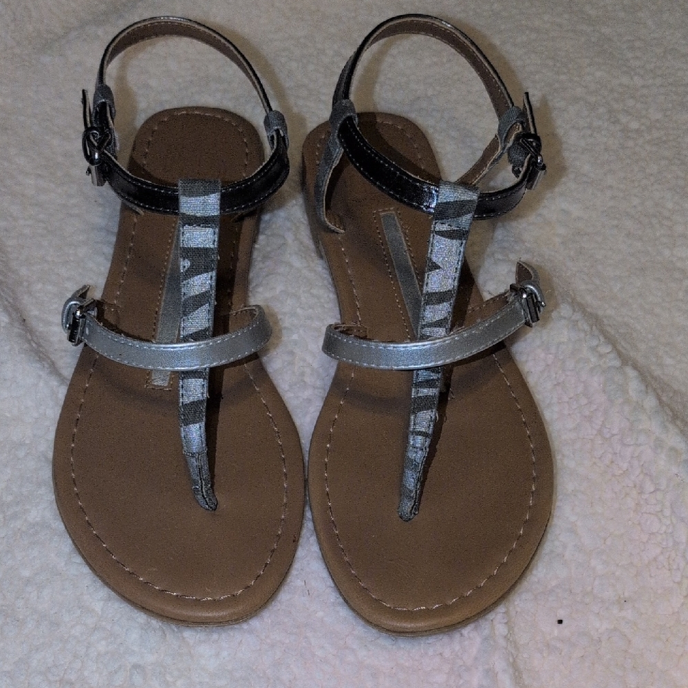 New Direction Silver  T-Strap Flat Sandals Size 8